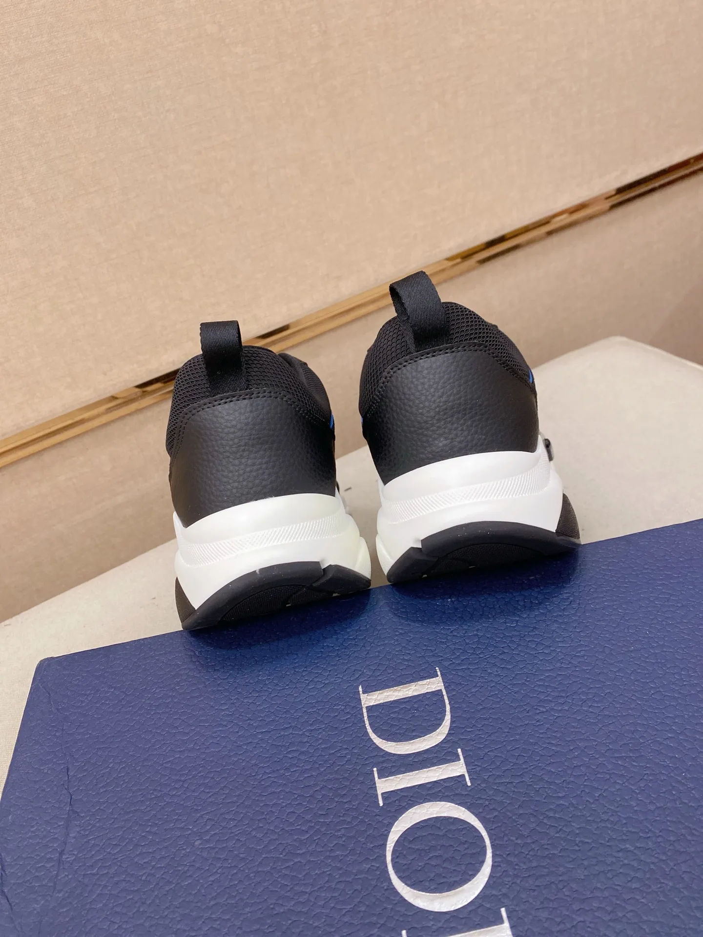 Men's shoes💰 462💰🇮🇹🇮🇹Dior d The new model is on sale at the same time at the counter. The upper 🇮🇹 is imported Italian first-layer cowhide, and the lining is fully imported sheepskin 💪💪. It is a complete 1⃣️ to 1⃣️ replica 🇮🇹💪💪, ⚠ Sole: The original sole is specially provided by the original factory. The exclusive movable molded sole is super comfortable. ⚠Original factory single goods, 🔍🔍high quality, you can enter and leave the counter at will, welcome to compare⚠. Code number: 38-44. Can be customized 45-46.